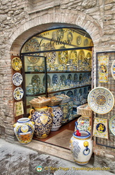 La Bottega - a ceramic craftshop