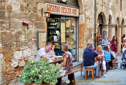 Enoteca Gustavo Mescita Vini on Via San Matteo