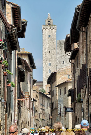 The busy Via San Giovanni