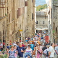 The busy Via San Matteo