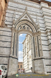 Gateway to Siena Cattedrale