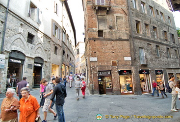 Banchi di Sopra is one of the main streets in Siena