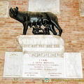 Lupa che allatta i gemelli - a statue by Giovanni Turino in the Cortile del Podestà