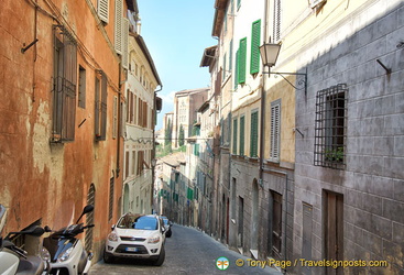 Back street of Siena