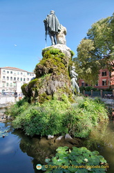 Garibaldi monument at the entrance to the Giardini Pubblici