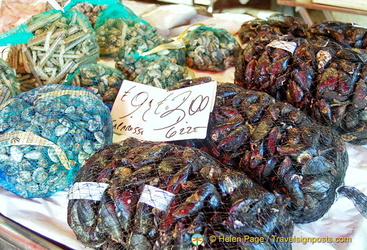 Bags of cozze at Euro 3.00 a bag!