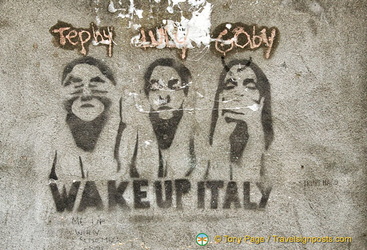 Wake Up Italy - Venice graffiti!