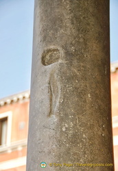 This pillar in front of the Chiesa San Giacomo di Rialto tells a legend