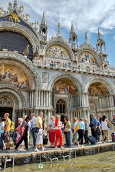 Passarelle in front of the Basilica San Marco