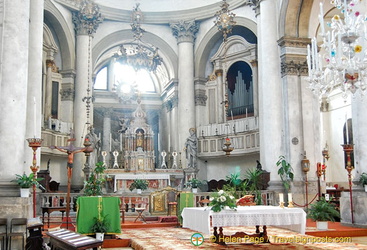 The main altar of San Geremia