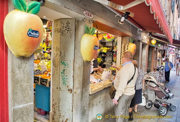 A nice fruit shop in San Marco