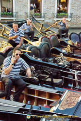 Gondoliers with technology