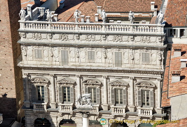 Palazzo Maffei with statues on the roof