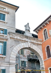  Verona archway