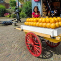 Admiring the balls of Edam cheese (1838 visite) [The Edam cheese market takes place every Wednesday during the months of July and August. And here w... Admiring the balls of Edam cheese
