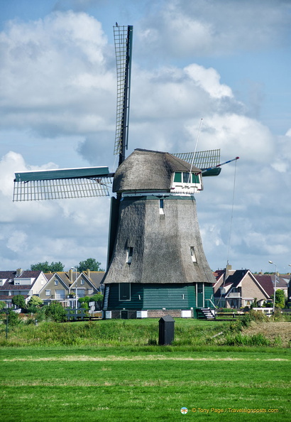 windmill_volendam_AJP1275.jpg