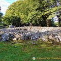 The Central Ring Cairn does not have a passage