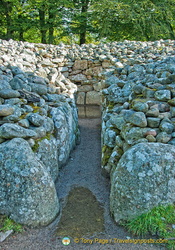 Passage to the central burial chamber