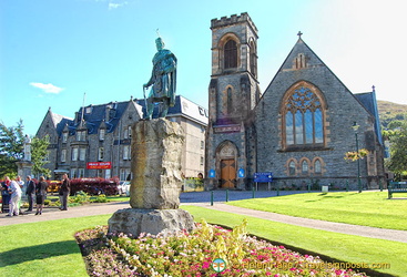 Statue of Donald Cameron Of Lochiel in front of the Church of Scotland