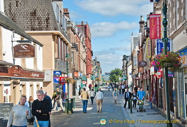 More High Street shops and restaurants