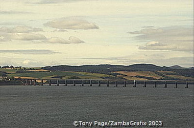 The Tay is the longest river in Scotland, stretching a distance of 193 km [Scotland]