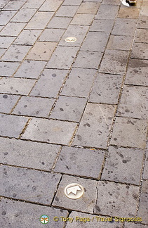 Golden crowns marking the coronation route