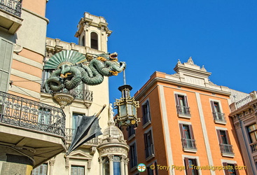 The opulent dragon of the Casa Bruno Cuadros