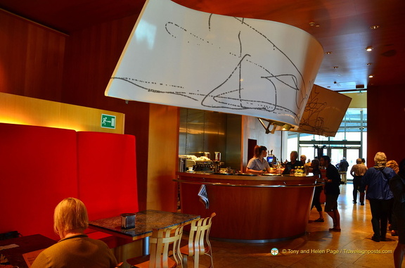 Guggenheim-Bilbao-Bistro AJP2895 250201021828