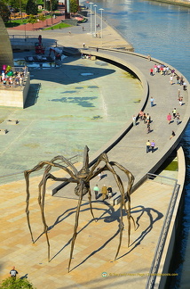 Guggenheim-Bilbao-Maman AJP2957