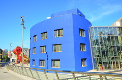 Guggenheim Bilbao: This nice blue building adds colour to the complex