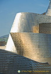 Guggenheim Bilbao: The reflective titanium panels are intended to look like fish scales