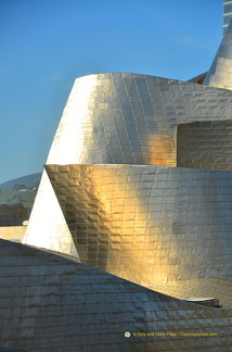 Guggenheim Bilbao: The reflective titanium panels are intended to look like fish scales