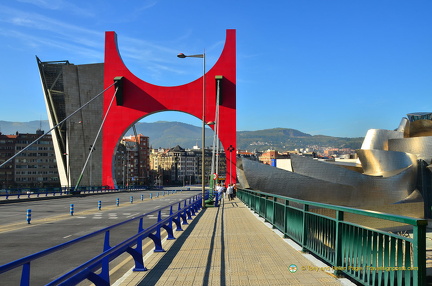 Puente-de-la-Salve-Red-Arches AJP2923 250201021843