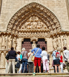 Visitors at the Puerta del Sarmental