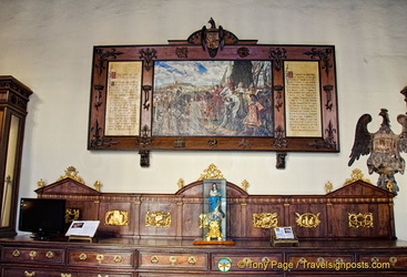 Artwork in the entrance hall of Capilla Real
