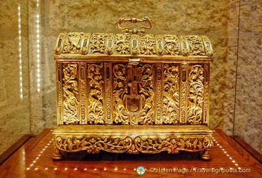 Capilla Real:  Gold chest in the Sacristy Museum