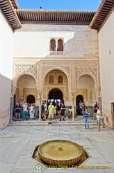 Façade of Comares: Courtyard