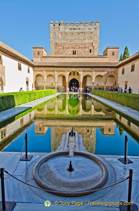 Patio de los Arrayanes: This pool plays an important part in the Comares Palace