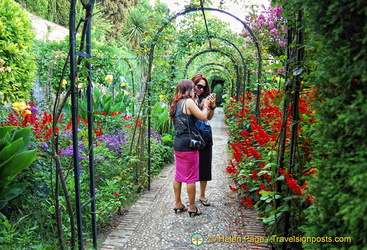 Generalife Gardens:  Comparing photos