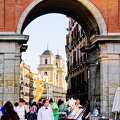 Through the arch is the Colegiata de San Isidro