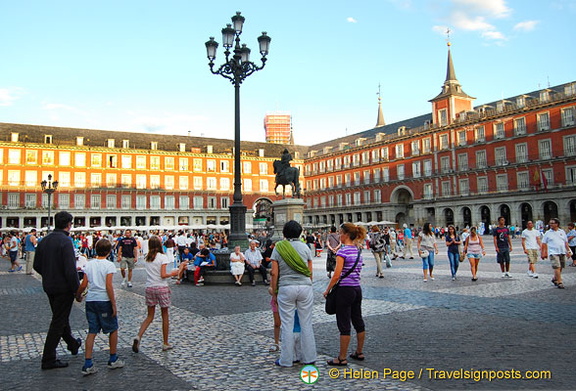 Equestrian statue of Felipe III in the centre of Plaza Mayor