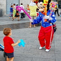 Mickey entertains kids on the Puerta del Sol