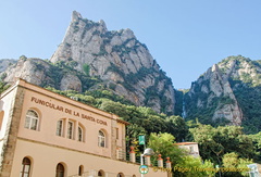Funicular de Santa Cova - This funicular takes you to the location where the Virgin of Montserrat is said to have appeared