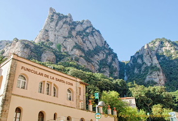 Funicular de Santa Cova - This funicular takes you to the location where the Virgin of Montserrat is said to have appeared