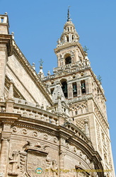 A view of the top of La Giralda