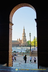 A view of the look-alike Giralda tower