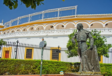Statue of Curro Romero at the Curro Romero roundabout
