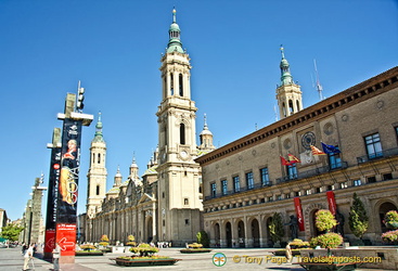 Zaragoza City Hall on the right