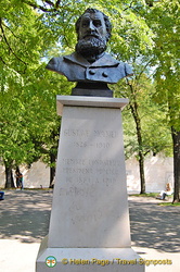 Bust of Gustav Moynier on Lac Leman