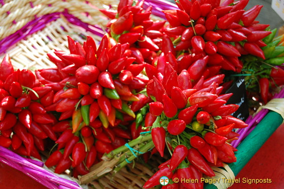 Bunches of red chilli (972 visitas) Bunches of red chilli